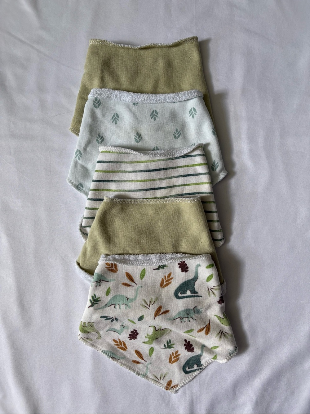 🚙 Baby boy Bandana Drool Bibs - Green and White Dino & Leaf Print - Pack of 5